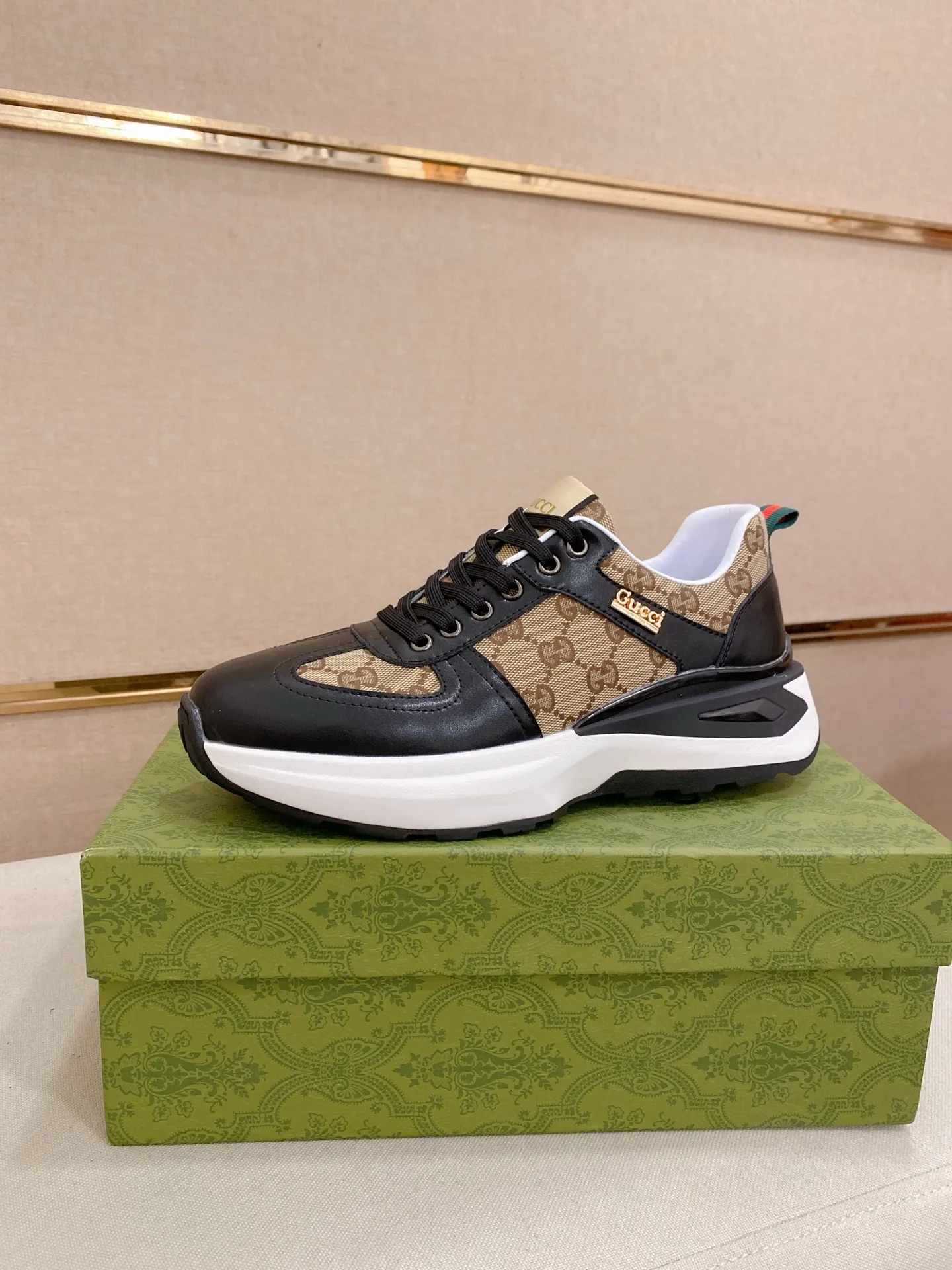 Factory price 462💰New GUCCI (Gucci) counters are launched simultaneously, new men's shoes, 😘fabrics are selected imported cowhide, lining: sheepskin lining. 👍🏿 High-end ☄️ air-cushion molded anti-slip rubber outsole, exquisite lines, simple and elegant, comfortable and high-end for leisure travel. Code number: 38 to 44 (45 can be customized and cannot be returned or exchanged)